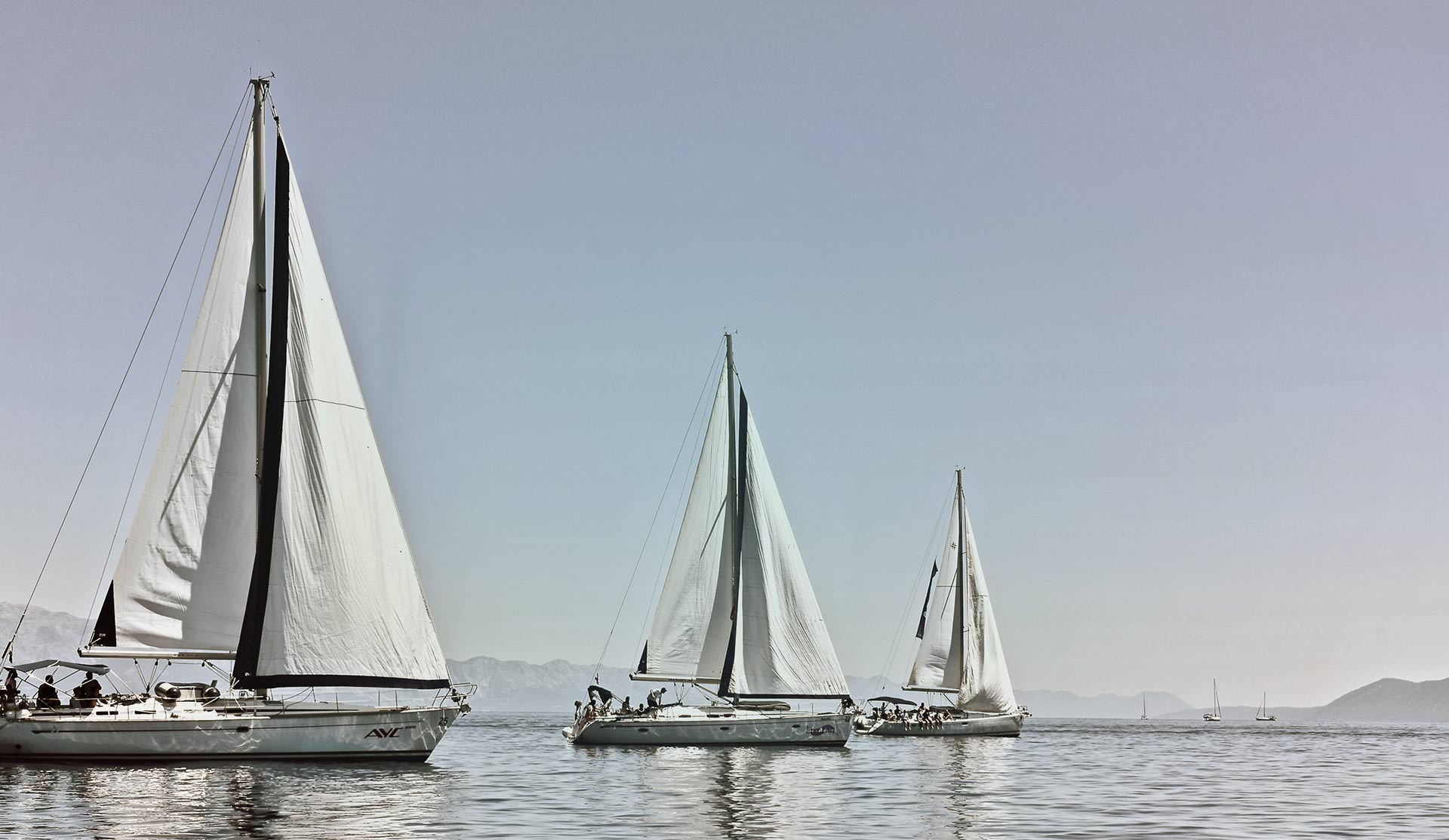 h4-rev-img-3 a